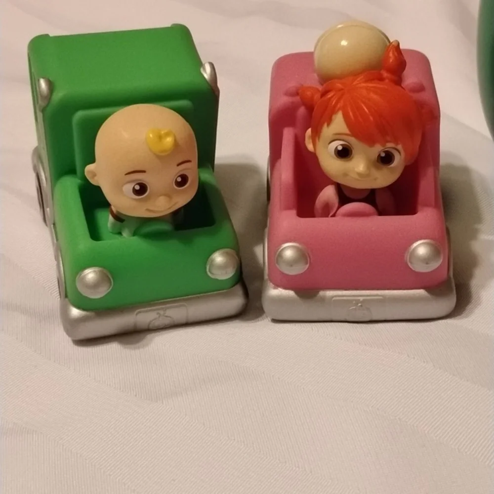 CoComelon Musical doctor Checkup Case With 3 Car Figure Toys JJ, Tomtom & YoYo